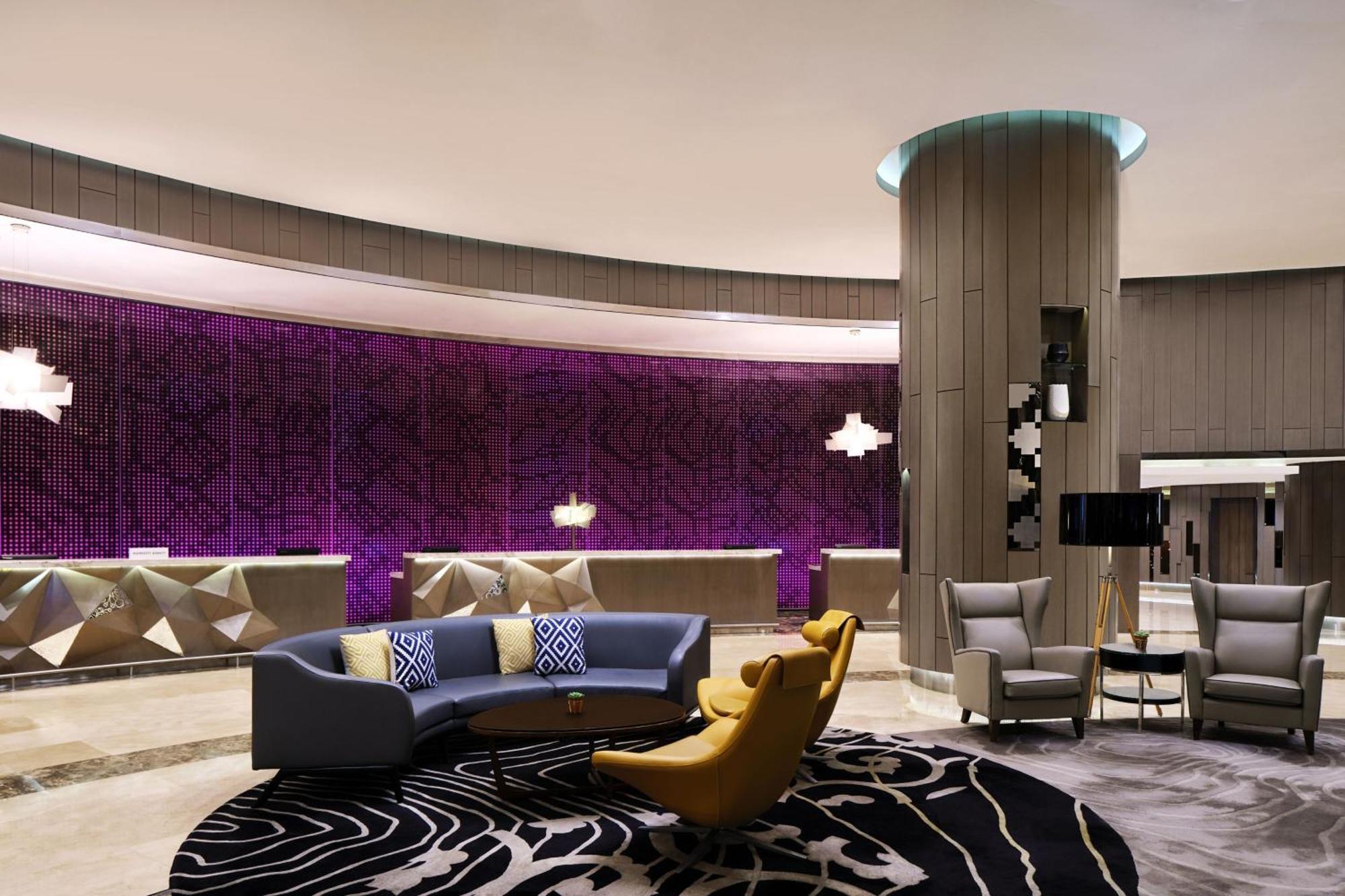Le Meridien Kuala Lumpur Dış mekan fotoğraf The lobby of the hotel