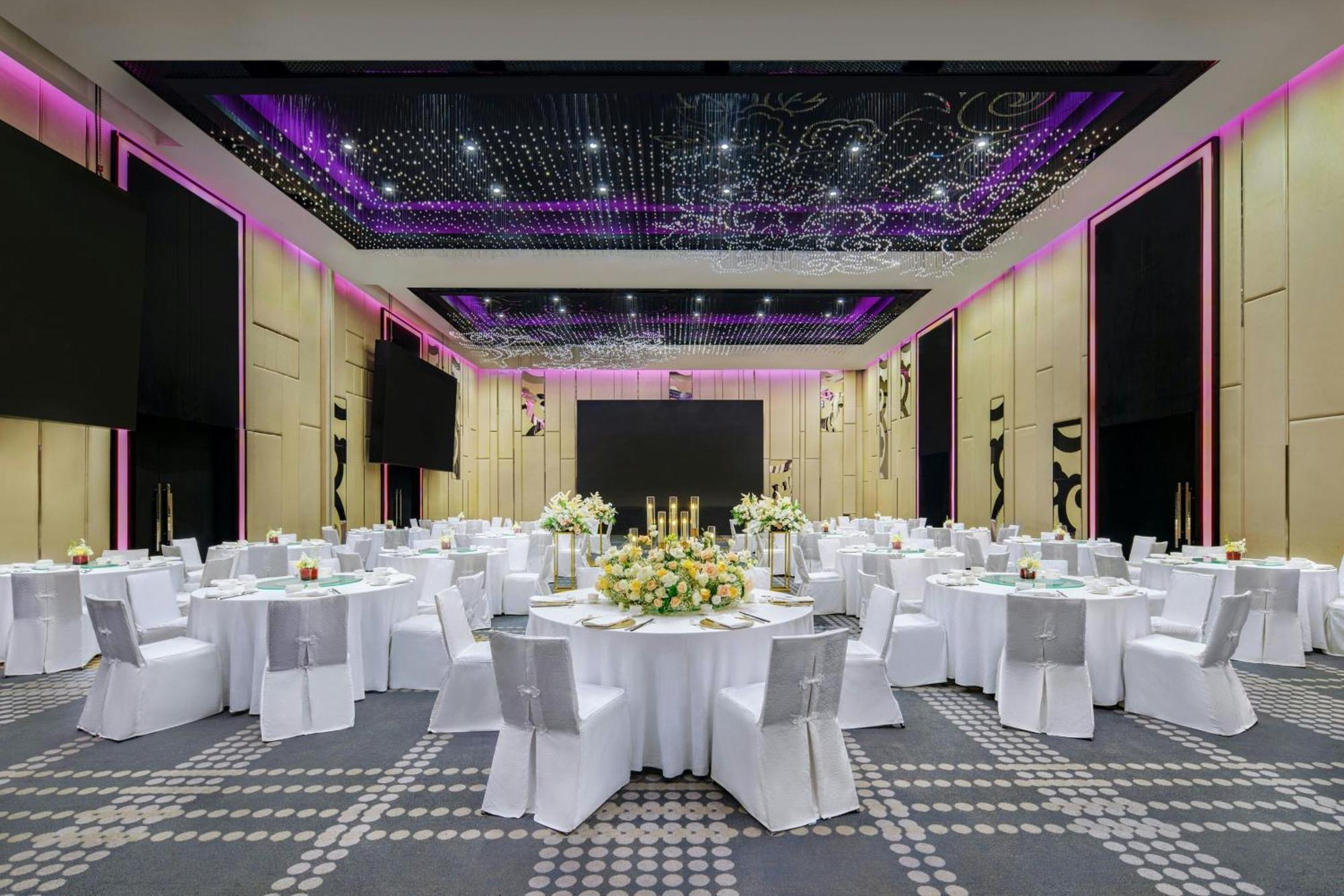 Le Meridien Kuala Lumpur Dış mekan fotoğraf The ballroom