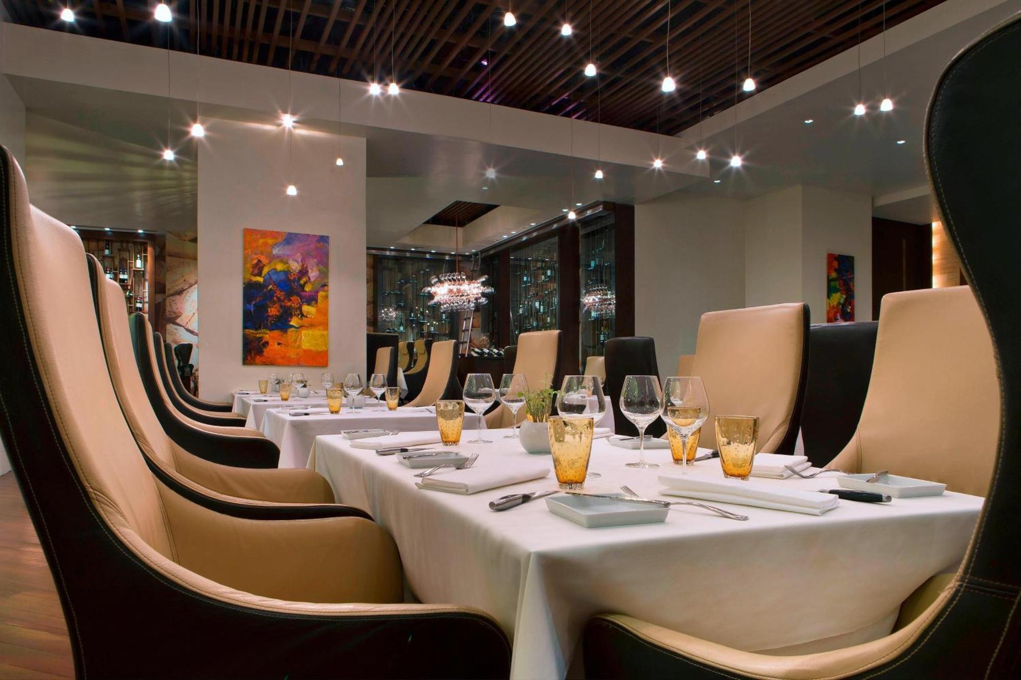 Le Meridien Kuala Lumpur Dış mekan fotoğraf Restaurant