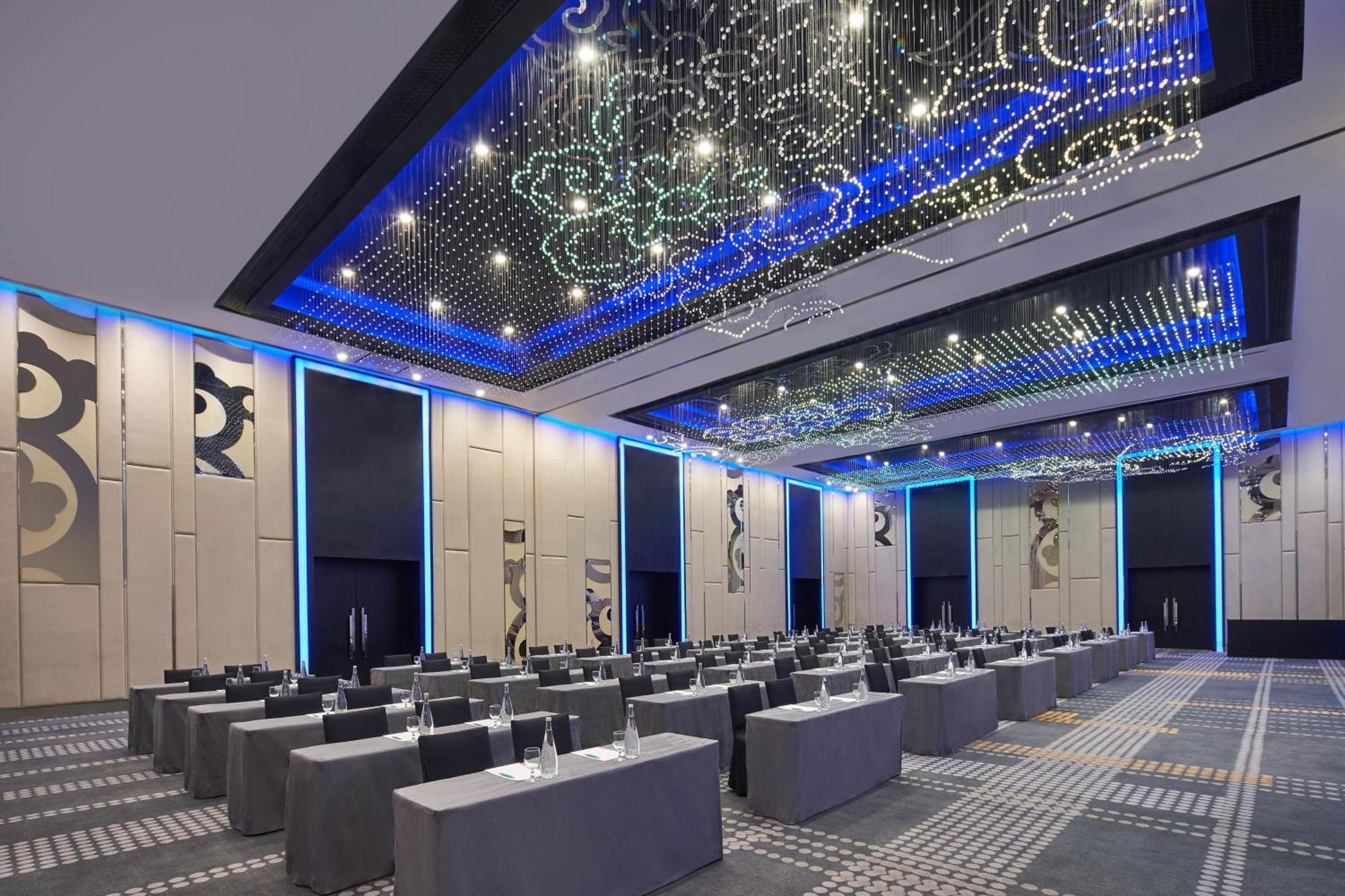 Le Meridien Kuala Lumpur Dış mekan fotoğraf The 1000-seat conference hall