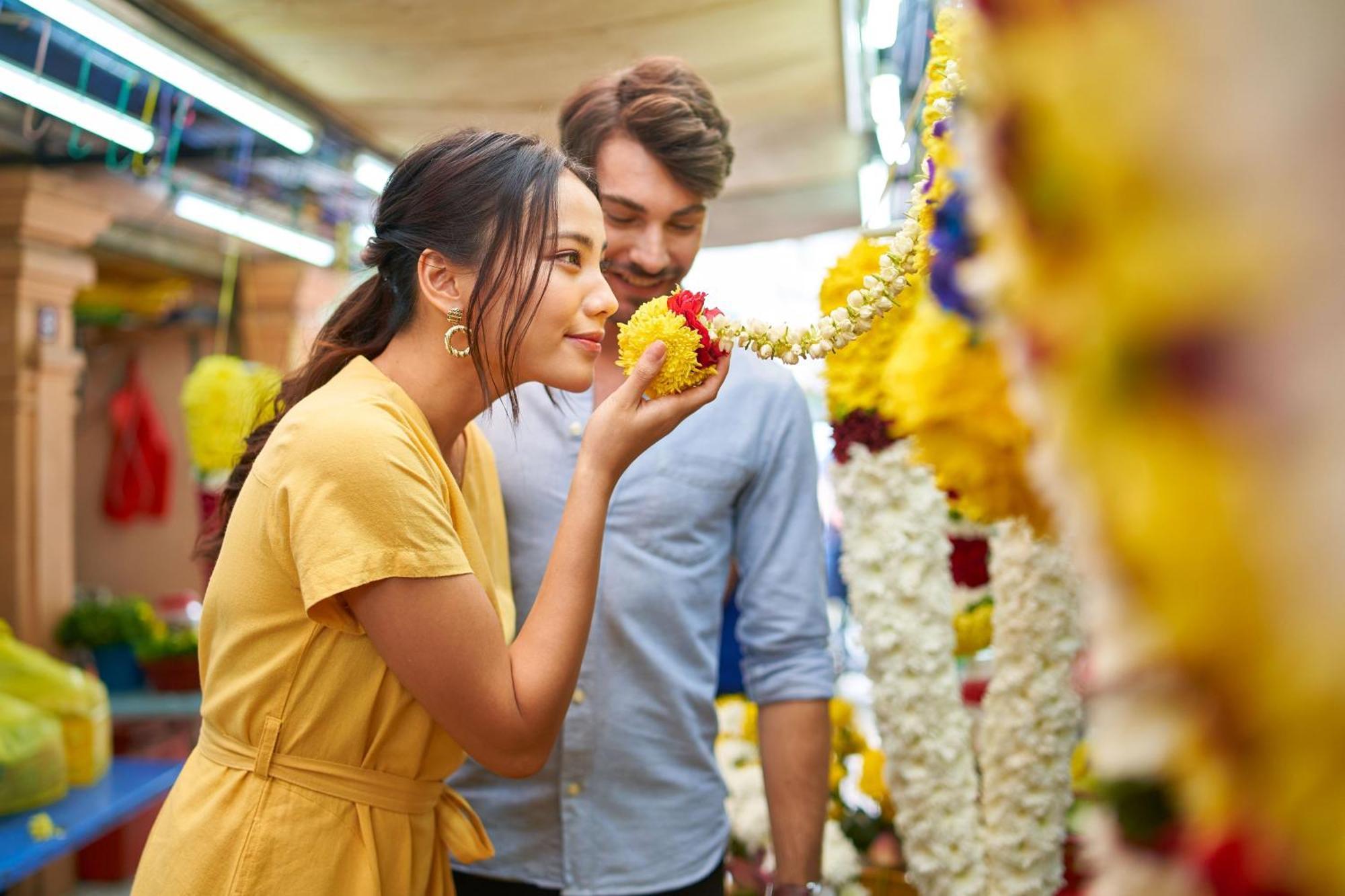 Le Meridien Kuala Lumpur Dış mekan fotoğraf A woman smelling flowers